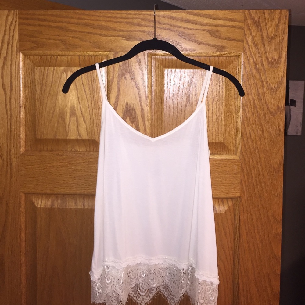 Soft and Sexy American eagle lace tank!